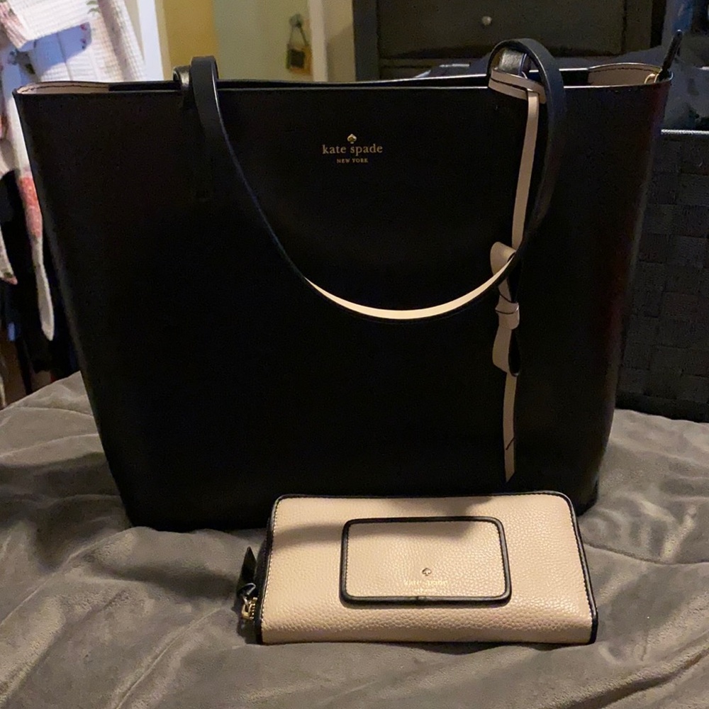 Gorgeous Kate Spade purse and matching wallet
